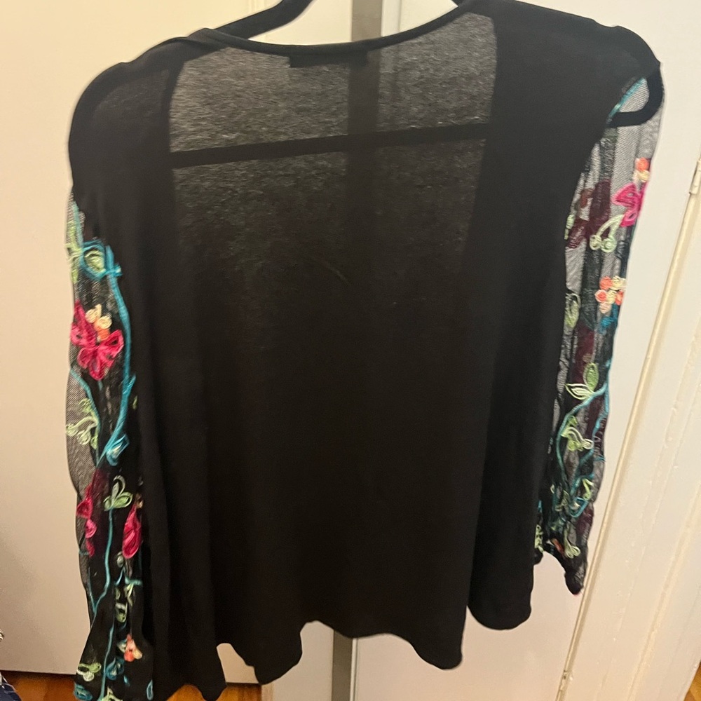 Kim & Cami Black Floral Button Down Shirt